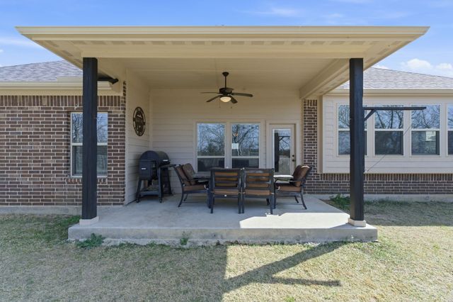 711 Hadley Lane, Valley View, TX 76272