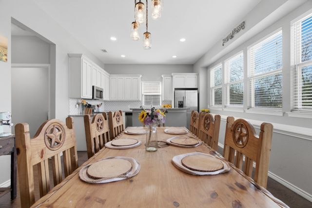 711 Hadley Lane, Valley View, TX 76272