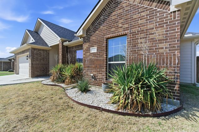 711 Hadley Lane, Valley View, TX 76272