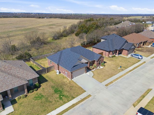 711 Hadley Lane, Valley View, TX 76272
