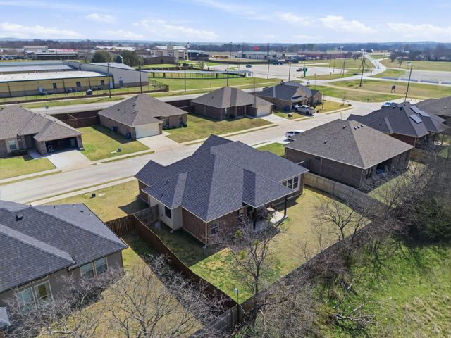 711 Hadley Lane, Valley View, TX 76272