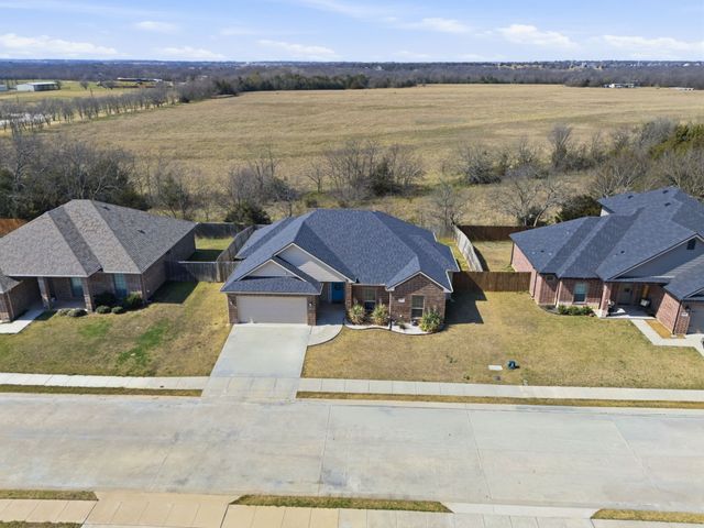 711 Hadley Lane, Valley View, TX 76272