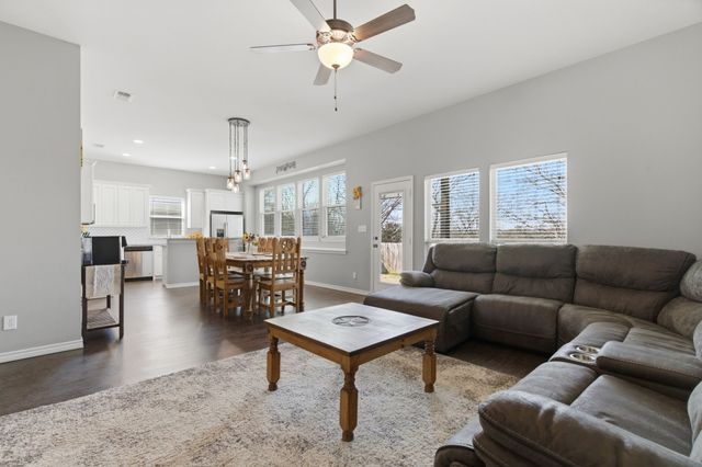 711 Hadley Lane, Valley View, TX 76272