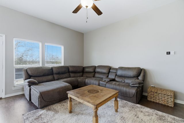 711 Hadley Lane, Valley View, TX 76272