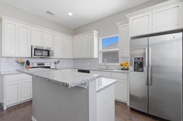 711 Hadley Lane, Valley View, TX 76272