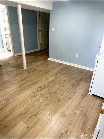 10 E William Street E, Fords, NJ 08863