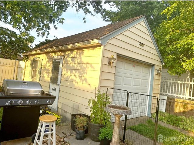 10 E William Street E, Fords, NJ 08863