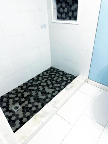 10 E William Street E, Fords, NJ 08863