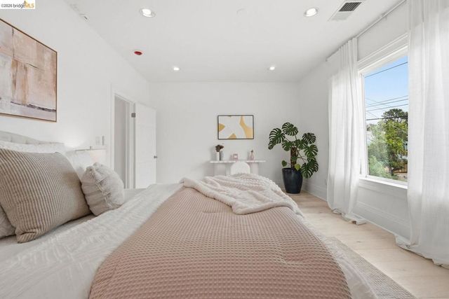 3029 Linden ST, Oakland, CA 94608