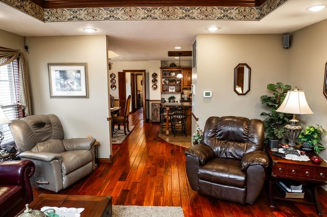 841 E Hubble Drive, Marshfield, MO 65706