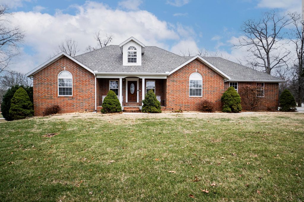 841 E Hubble Drive, Marshfield, MO 65706