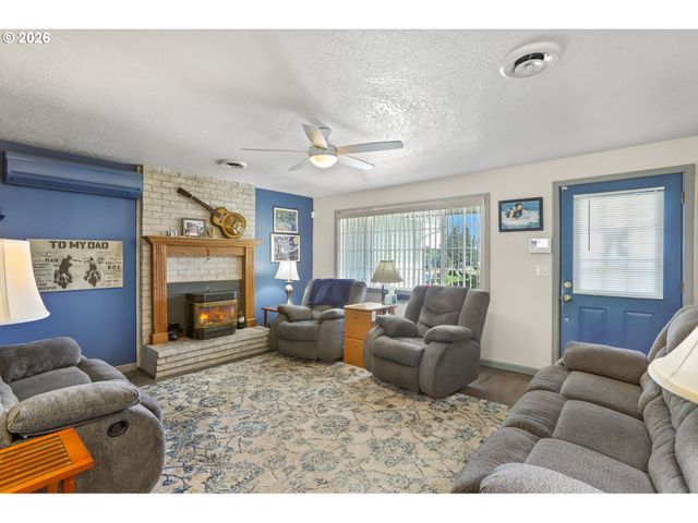 13011 BERTA Dr, Oregon City, OR 97045