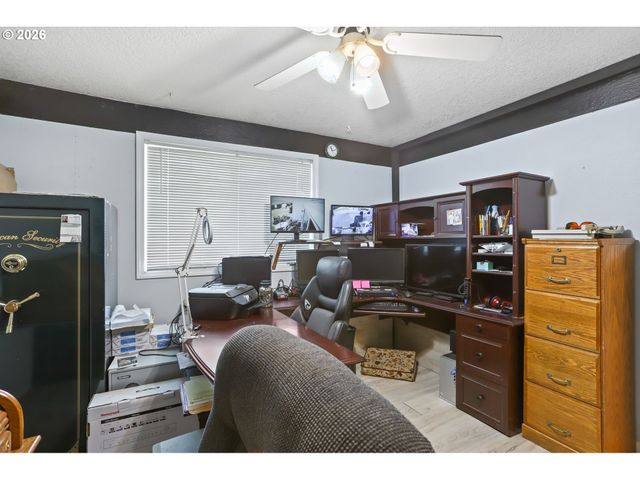 13011 BERTA Dr, Oregon City, OR 97045