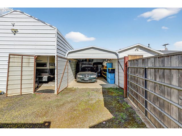 13011 BERTA Dr, Oregon City, OR 97045