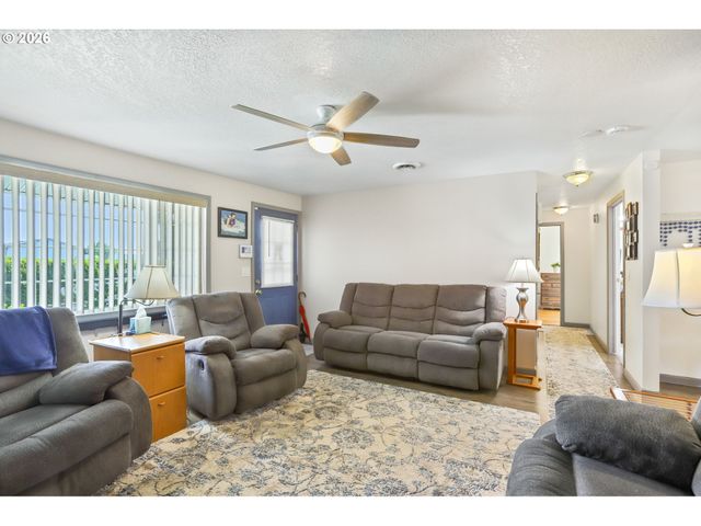 13011 BERTA Dr, Oregon City, OR 97045