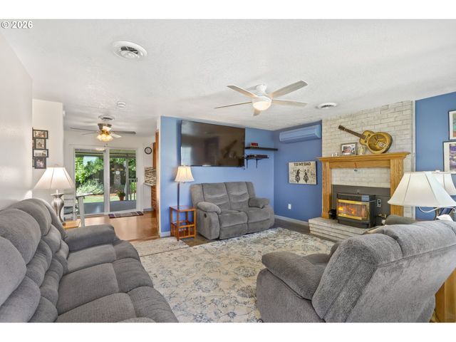 13011 BERTA Dr, Oregon City, OR 97045