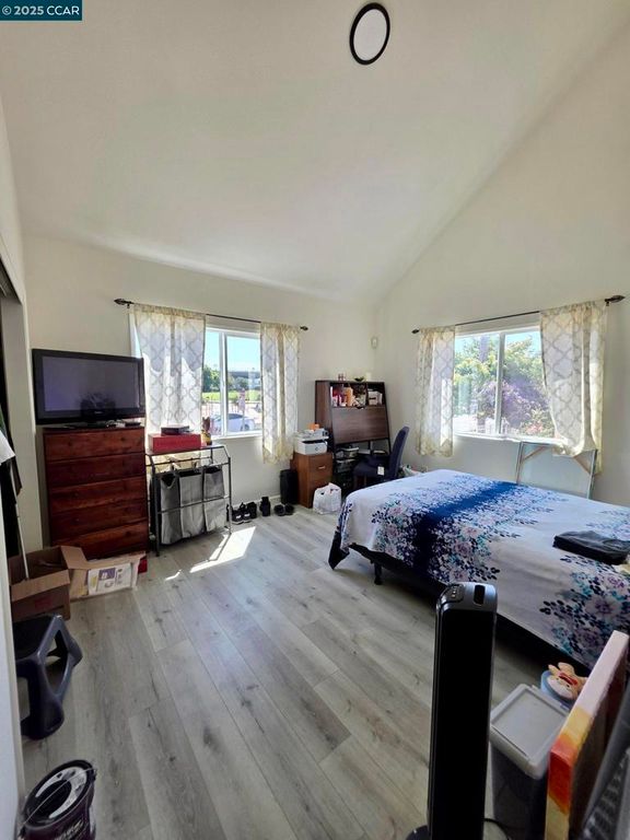 Image 13 of property listing at 940 Lucas Ave, Richmond, CA 94801