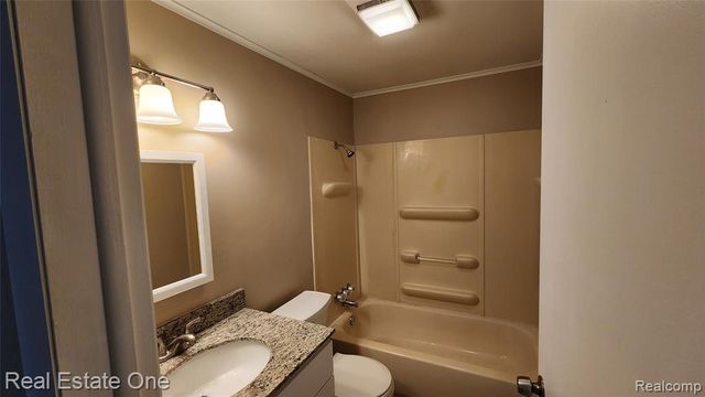 1376 Ready Avenue, Burton, MI 48529