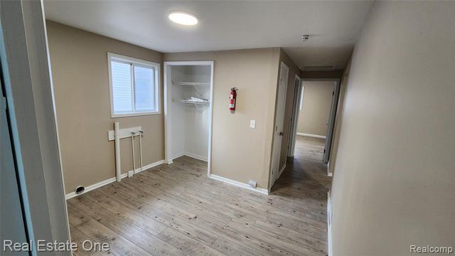 1376 Ready Avenue, Burton, MI 48529