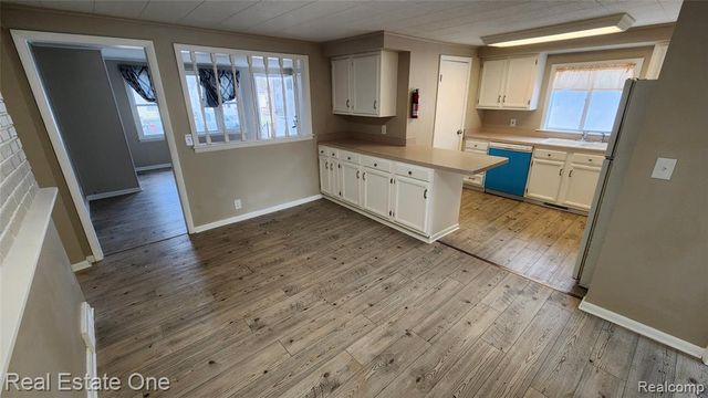 1376 Ready Avenue, Burton, MI 48529