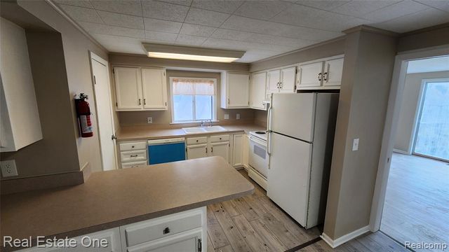 1376 Ready Avenue, Burton, MI 48529