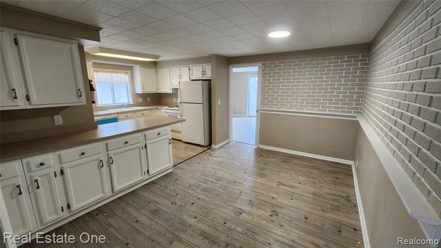 1376 Ready Avenue, Burton, MI 48529