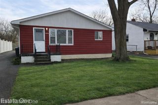 1376 Ready Avenue, Burton, MI 48529