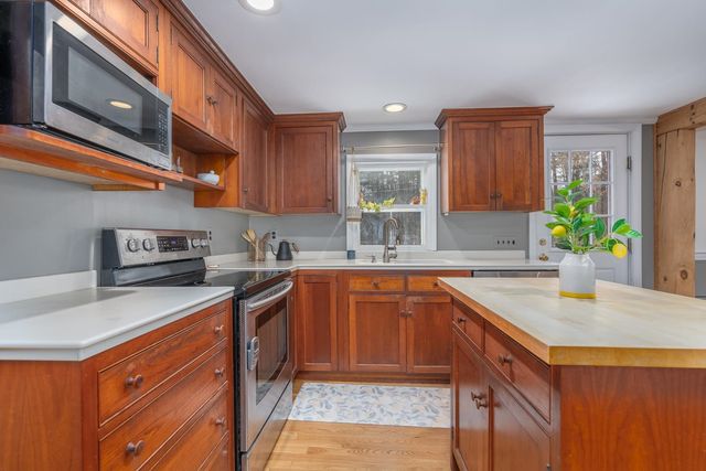 954 Parker Mountain Road, Strafford, NH 03884