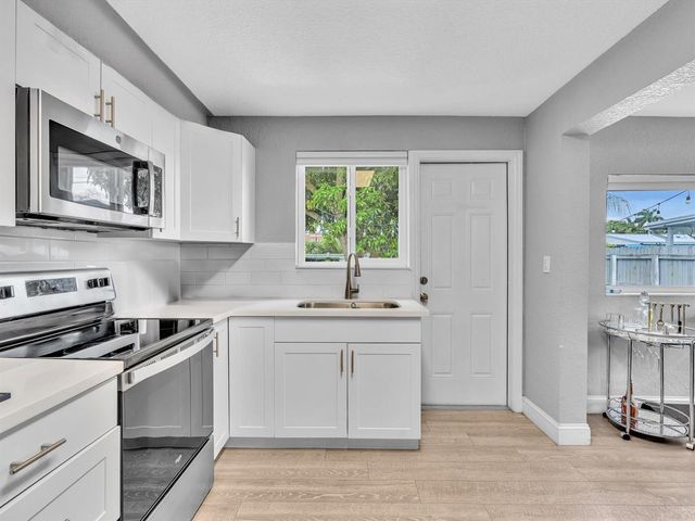 5365 N Andrews Avenue, Oakland Park, FL 33309