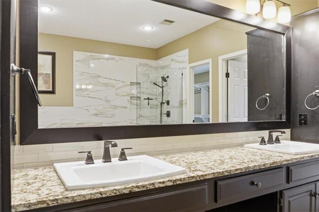 8601 W 139th Street, Overland Park, KS 66223