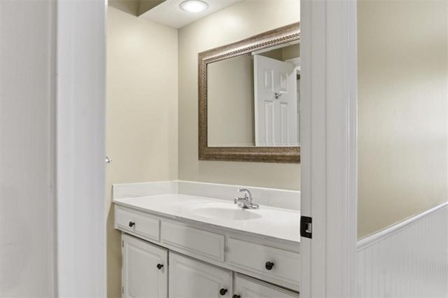 8601 W 139th Street, Overland Park, KS 66223