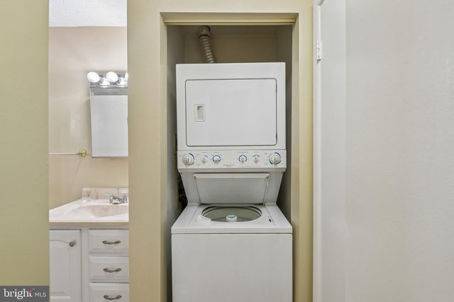 4922 WEALDING WAY, Oxon Hill, MD 20745