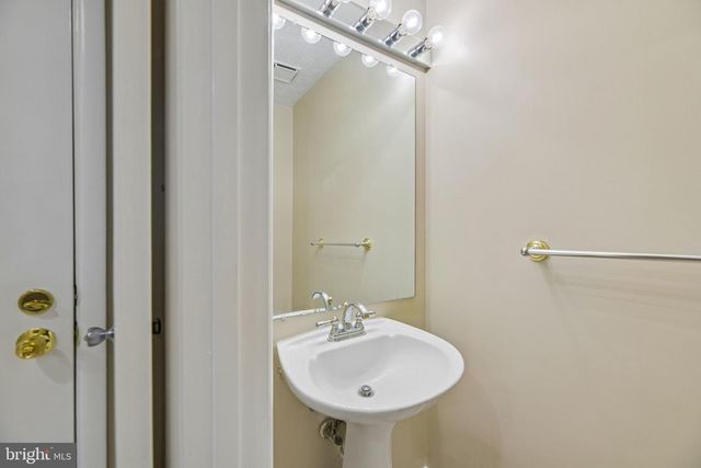4922 WEALDING WAY, Oxon Hill, MD 20745