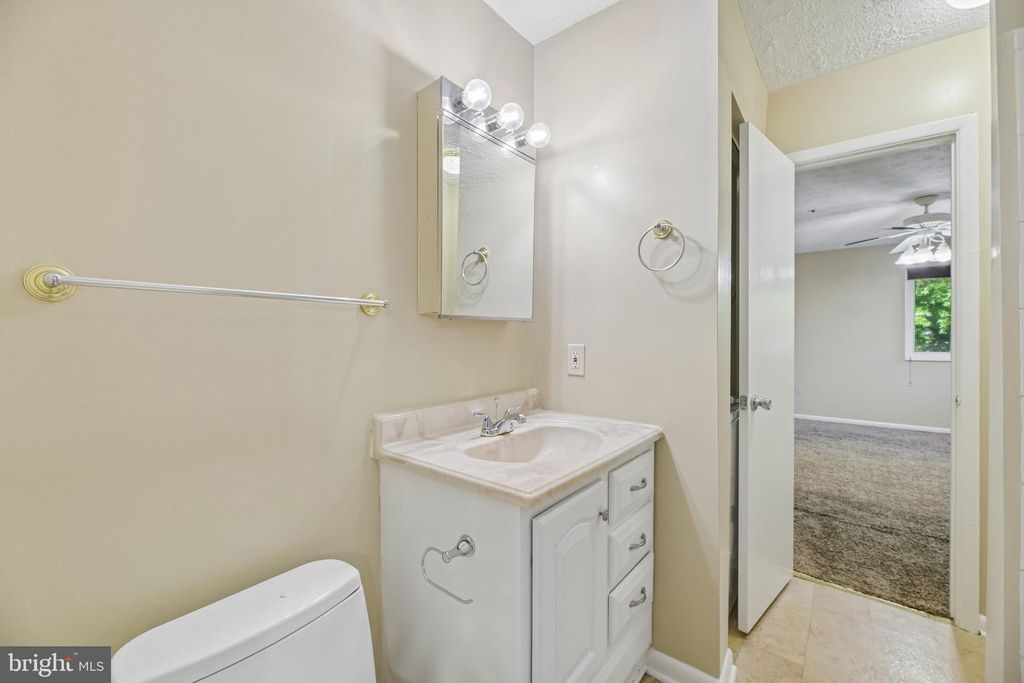 Image 19 of property listing at 4922 WEALDING WAY, Oxon Hill, MD 20745