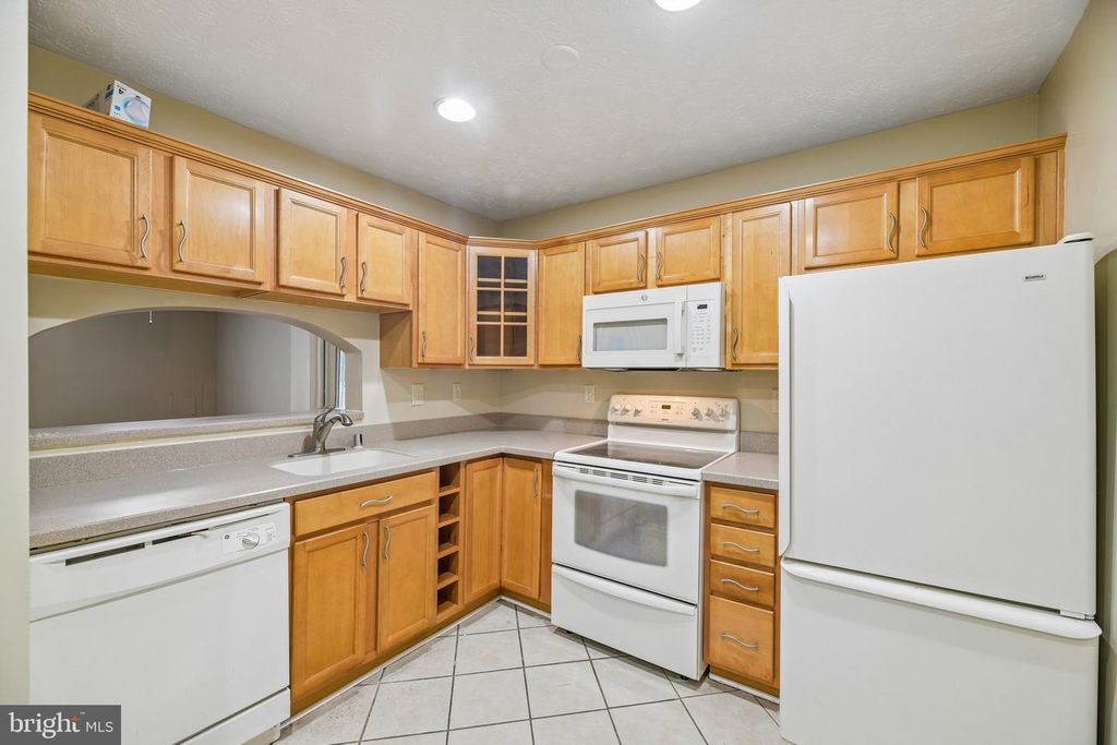 Image 8 of property listing at 4922 WEALDING WAY, Oxon Hill, MD 20745