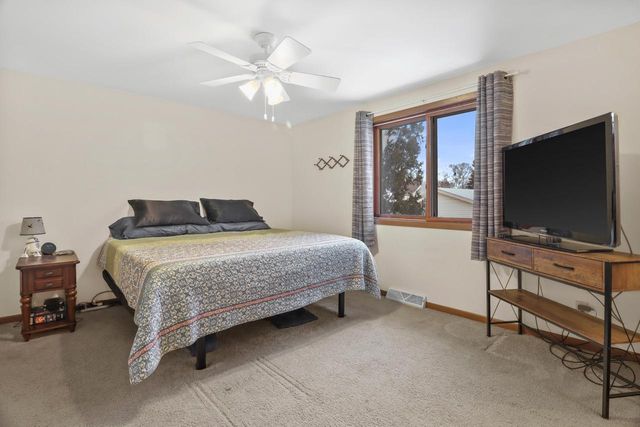 1350 Fireside CIRCLE, Oshkosh, WI 54901