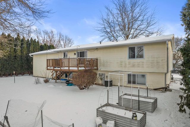 1350 Fireside CIRCLE, Oshkosh, WI 54901