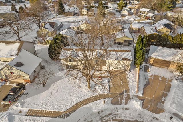 1350 Fireside CIRCLE, Oshkosh, WI 54901