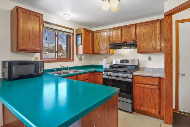 1350 Fireside CIRCLE, Oshkosh, WI 54901