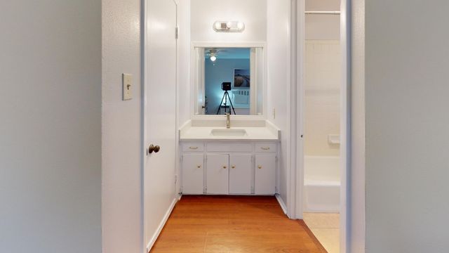 7611 Lunar DR, Austin, TX 78745