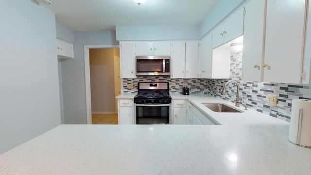 7611 Lunar DR, Austin, TX 78745