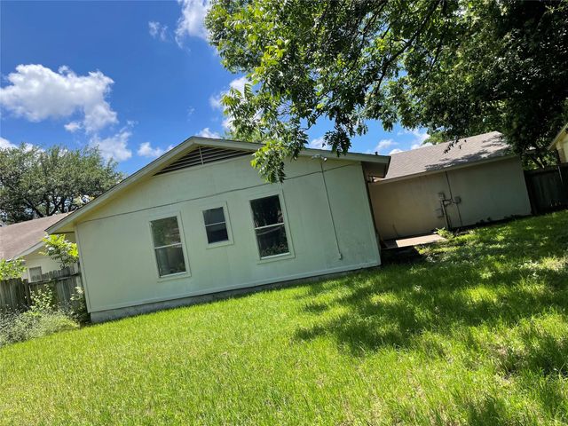 7611 Lunar DR, Austin, TX 78745