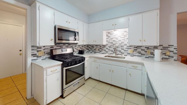 7611 Lunar DR, Austin, TX 78745