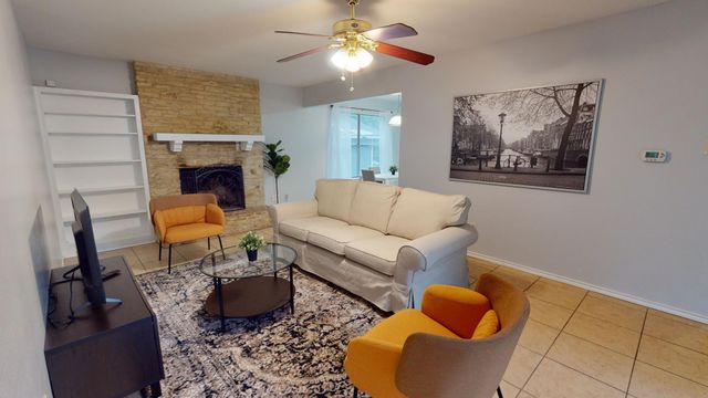 7611 Lunar DR, Austin, TX 78745