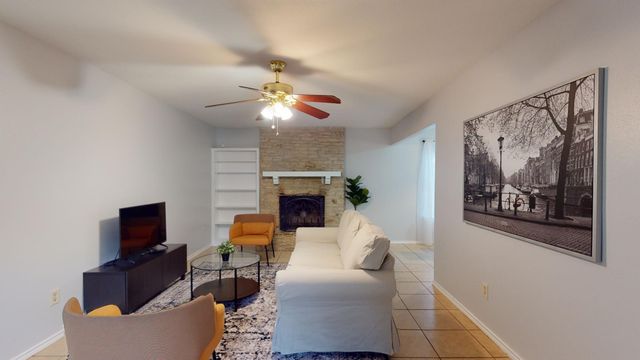 7611 Lunar DR, Austin, TX 78745