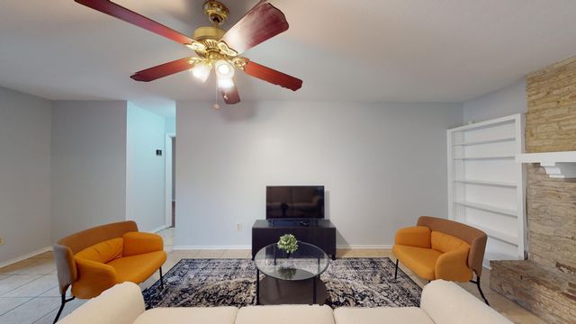 7611 Lunar DR, Austin, TX 78745