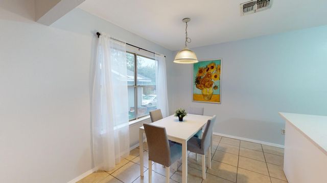 7611 Lunar DR, Austin, TX 78745