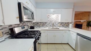 7611 Lunar DR, Austin, TX 78745
