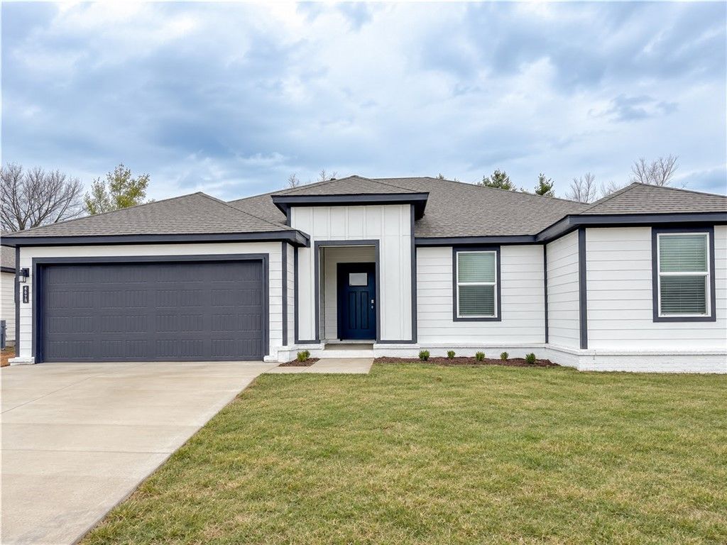 4378 W Glacier Street, Fayetteville, AR 72704