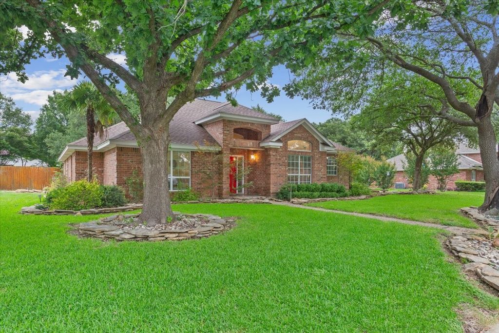 848 Country Lane, Mcgregor, TX 76657